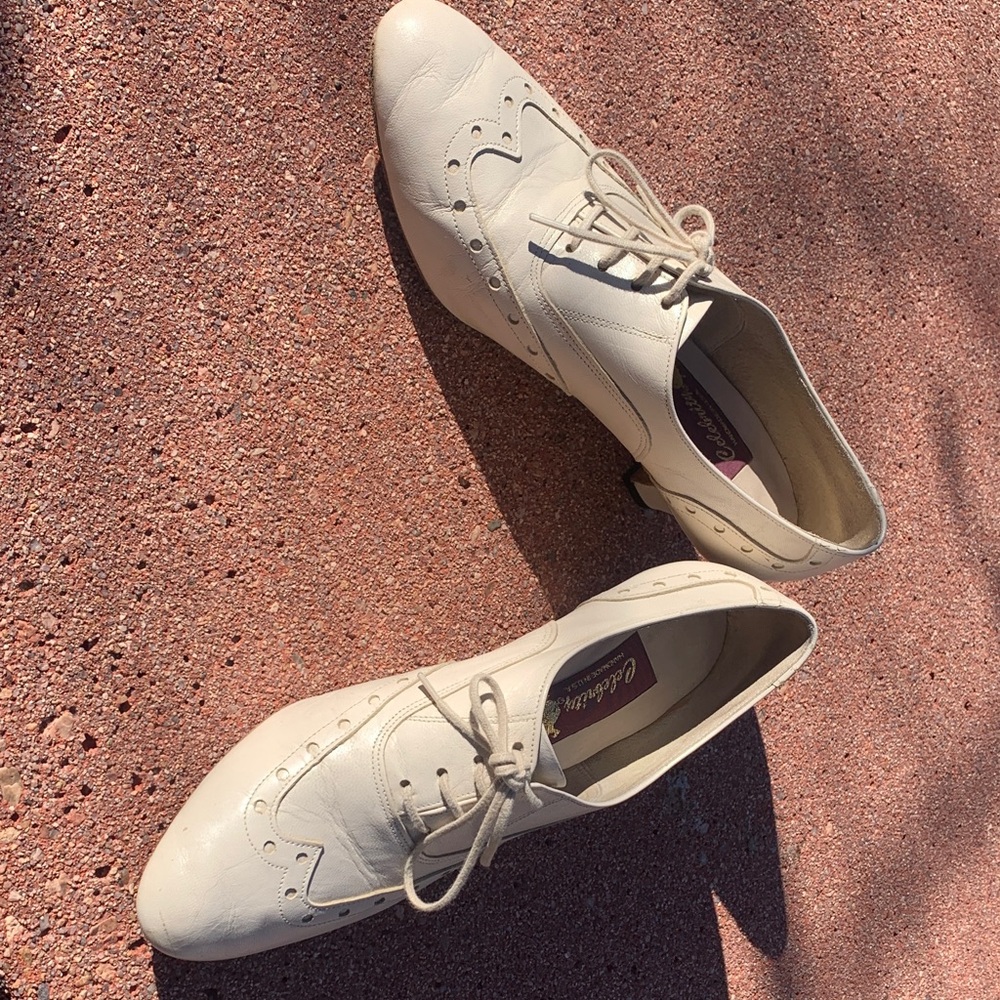 Vintage Cream Heeled Oxford Shoes
